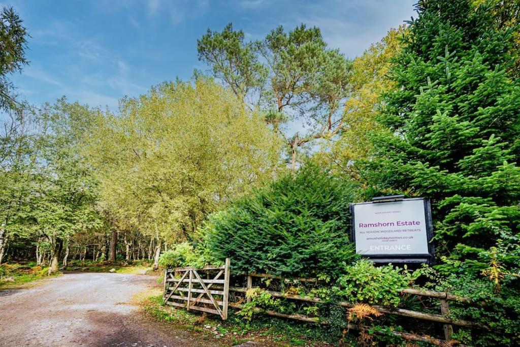 Padley; Woodland Lodge With Hot Tub For 2-4 In The Staffordshire Moorlands Oakamoor Eksteriør billede